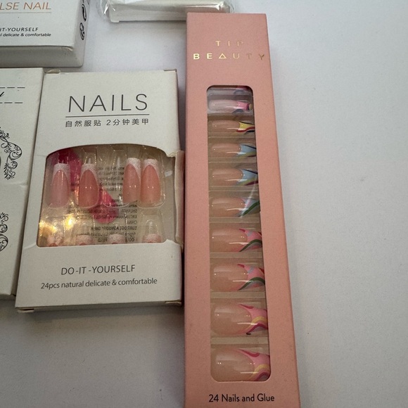 Lot of 7 press on nails - Picture 6 of 7